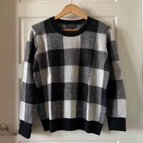 Banana Republic Fuzzy Buffalo Plaid Pullover Sweater in Black & White Size M - Picture 2 of 5
